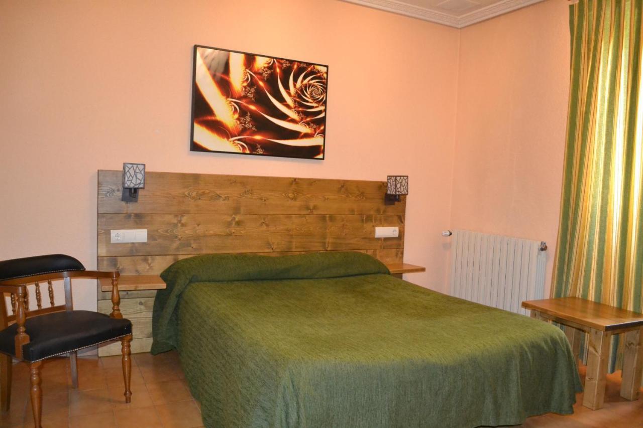 Hostal Aribel Longinos Cercedilla Bagian luar foto