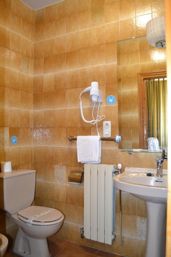 Hostal Aribel Longinos Cercedilla Bagian luar foto