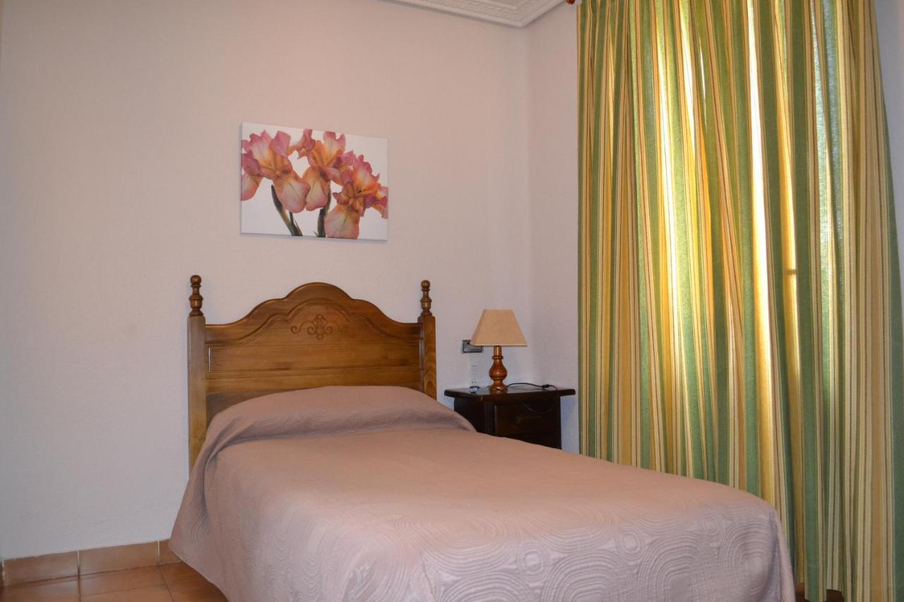 Hostal Aribel Longinos Cercedilla Bagian luar foto