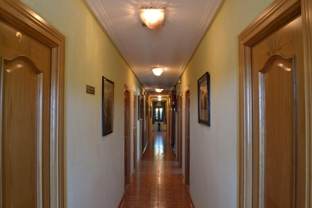 Hostal Aribel Longinos Cercedilla Ruang foto
