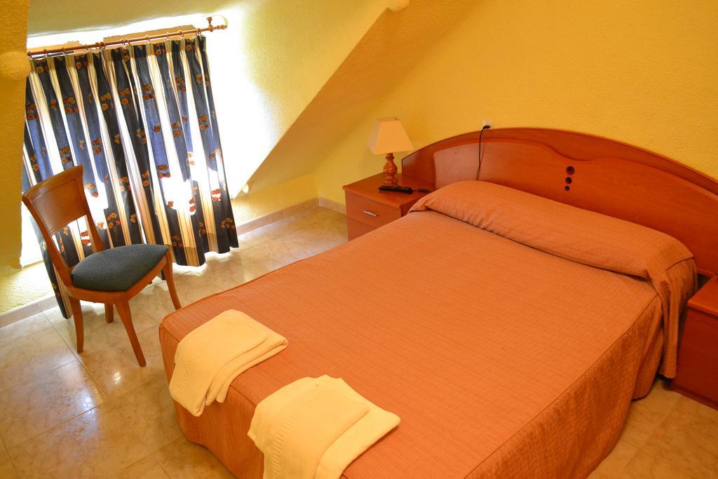 Hostal Aribel Longinos Cercedilla Ruang foto