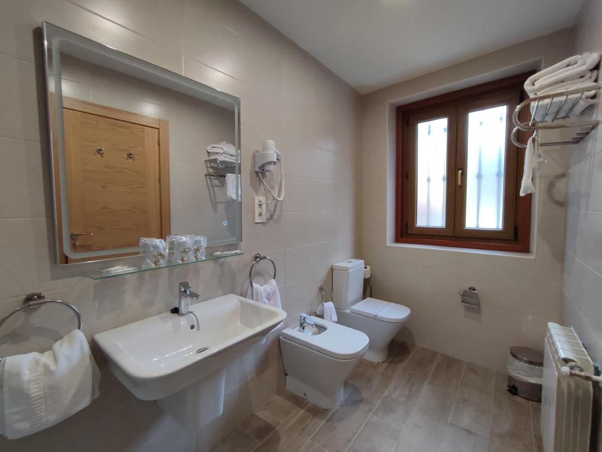Hostal Aribel Longinos Cercedilla Bagian luar foto