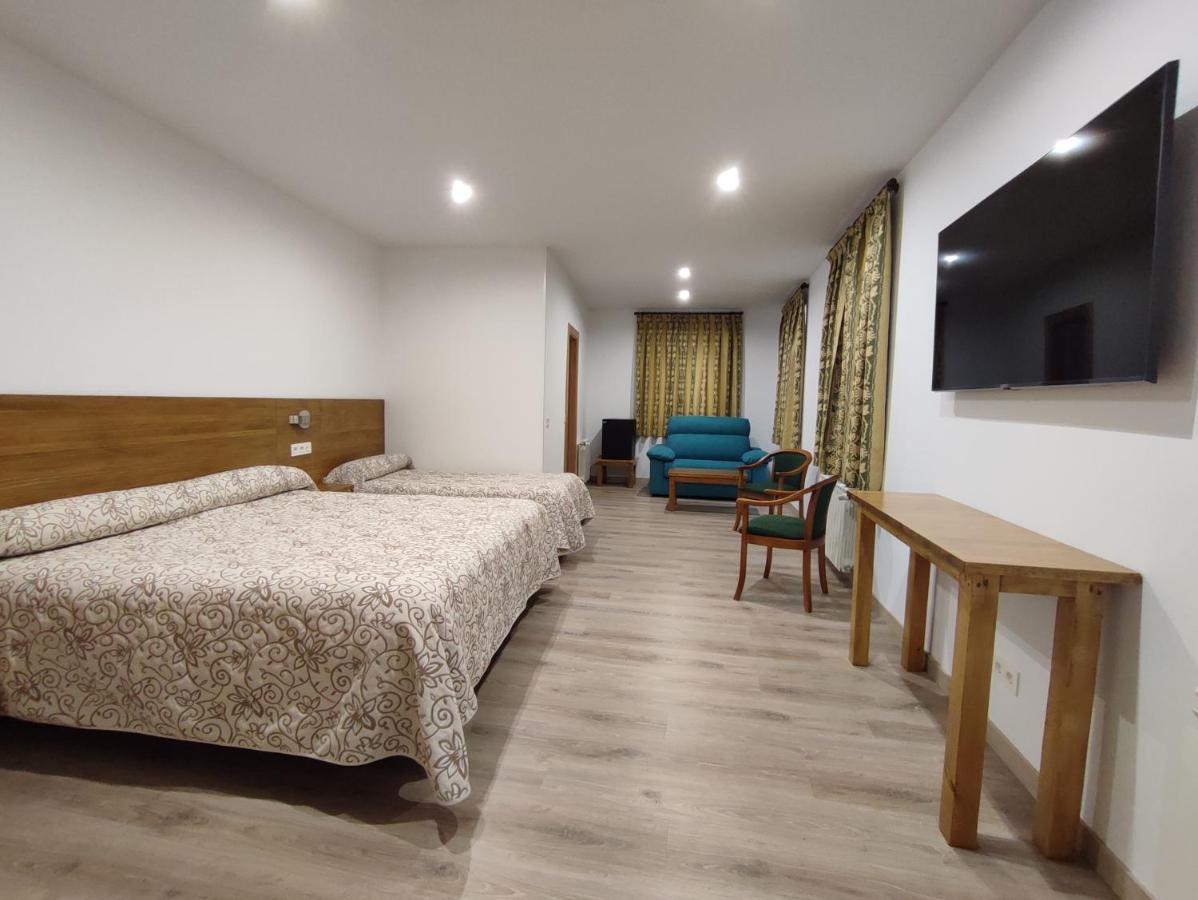 Hostal Aribel Longinos Cercedilla Bagian luar foto