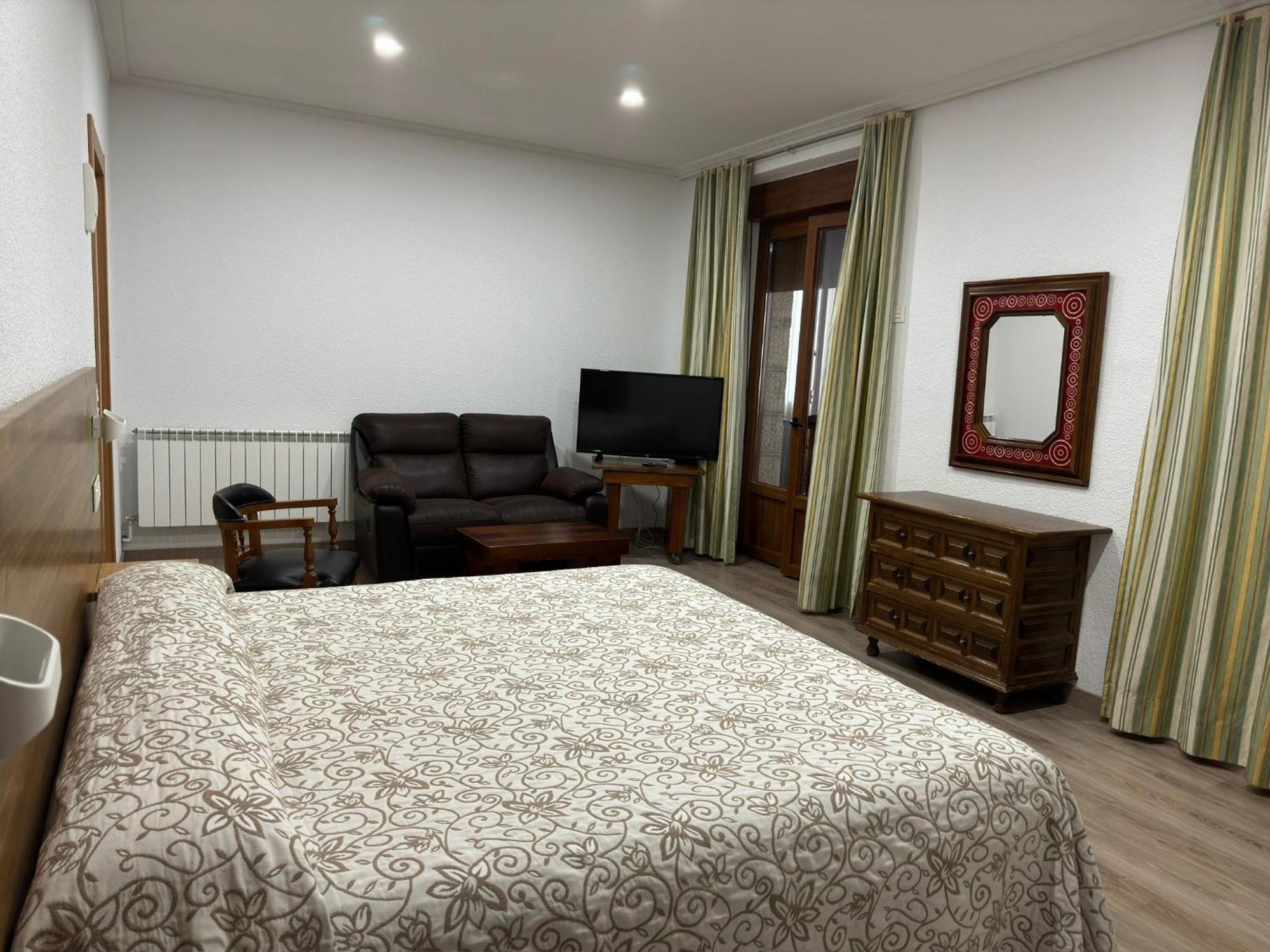Hostal Aribel Longinos Cercedilla Bagian luar foto