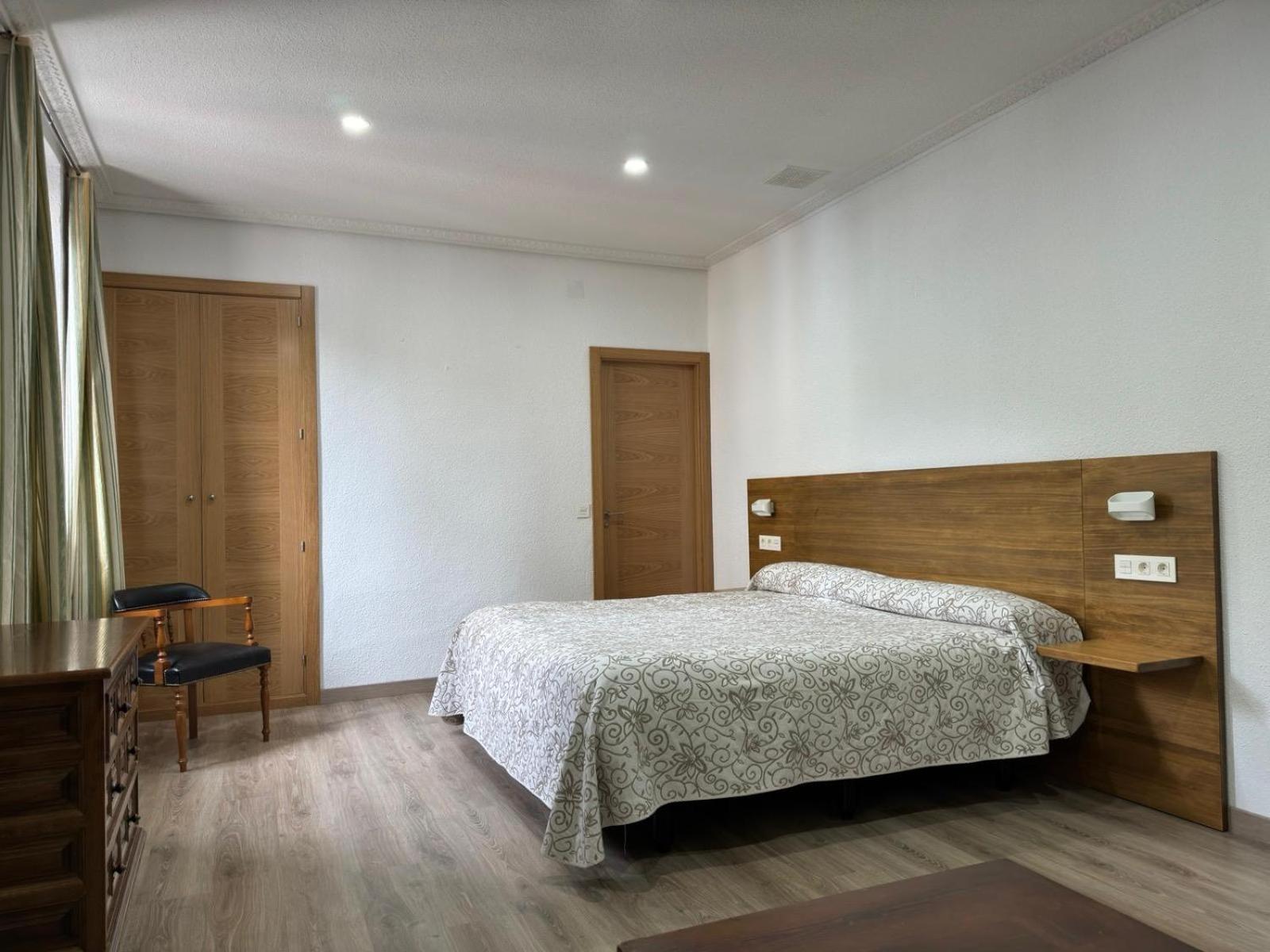 Hostal Aribel Longinos Cercedilla Bagian luar foto