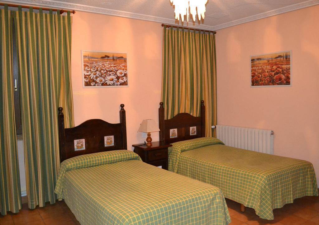 Hostal Aribel Longinos Cercedilla Bagian luar foto