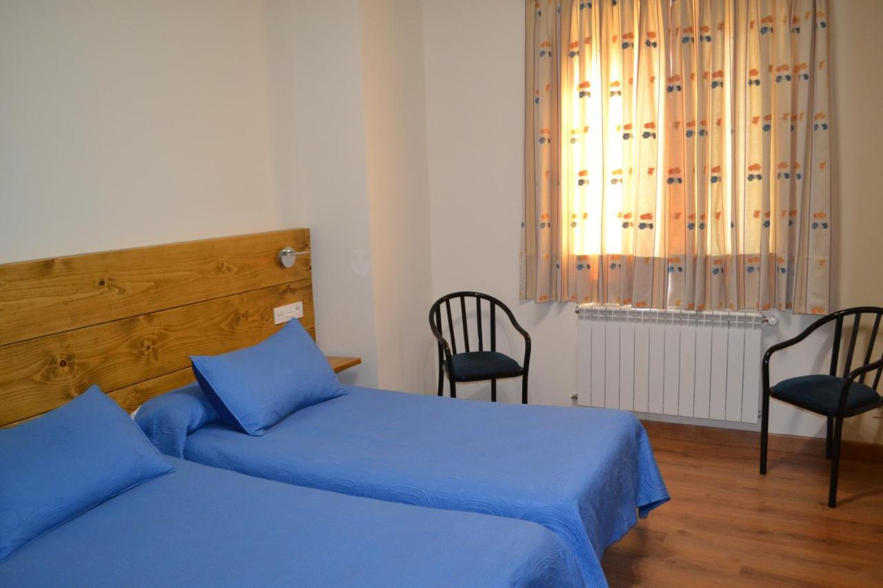 Hostal Aribel Longinos Cercedilla Bagian luar foto
