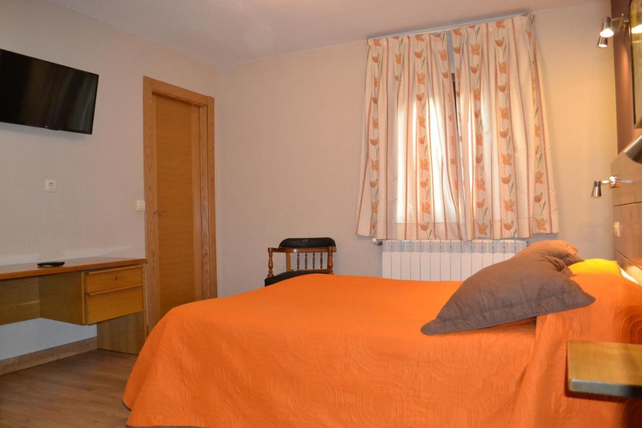 Hostal Aribel Longinos Cercedilla Bagian luar foto
